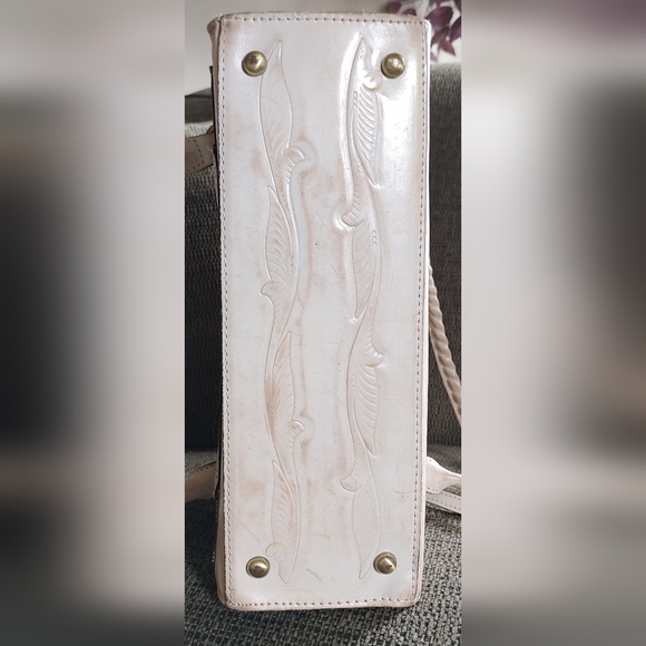 Patricia Nash Sanabria White Waxed Tooled Cream & Tan Satchel NWOT - Picture 6 of 16